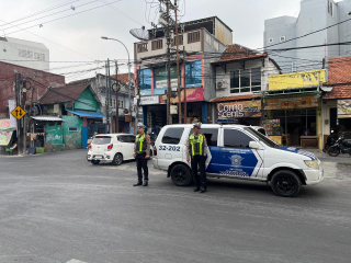 Polsek Pabean Cantikan Gelar Patroli Harkamtibmas dan Pemantauan Arus Lalin di Jl. KH. Mas Mansyur