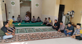 Polsek Kenjeran Gelar Kegiatan Kamis Binrohtal di Masjid Baitul Musttaqim
