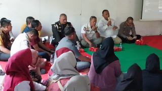 Sosialisasi dan Penyerahan Surat Informasi Pelanggaran Tahap II Normalisasi Sungai Kalianak Digelar di Kelurahan Genting Kalianak