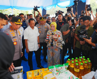 Polri dan Bulog Kick-Off Gerakan Pangan Murah Serentak di Seluruh Indonesia