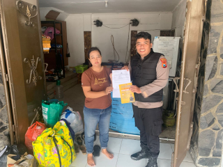 Unit SPKT Polres Pelabuhan Tanjung Perak Jalankan Program Unggulan Door to Door di Perak Barat
