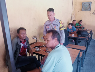 Polsek Asemrowo Gelar Program Jumat Darling di Masjid Al Hidayah