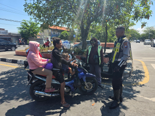 Sosialisasi Tatap Muka Satlantas Polres Pelabuhan Tanjung Perak, Berikan Himbauan Taat Berkendara
