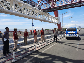 Polsek Kenjeran Gelar Patroli Antisipasi 3C di Sepanjang Jembatan Suroboyo
