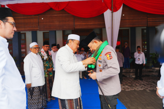 Kapolri Temui Gus Ubed di Ponpes Langitan Jatim, Jaga Silaturahmi dengan Ulama