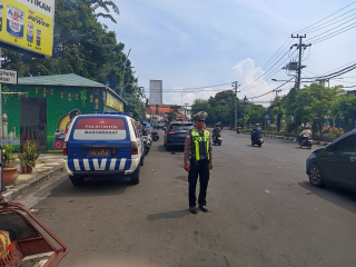 Polsek Pabean Cantikan Gelar Pengaturan Lalin di Sekitar Pasar Atom