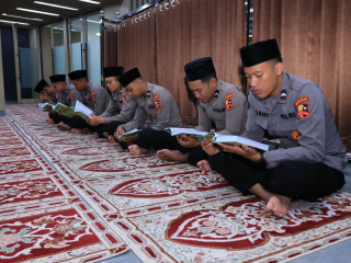 Divhumas Polri Tebar Keberkahan Lewat Pengajian dan Khataman Rutin