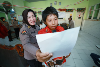 Sambut Hari Jadi ke -77 Polwan Polda Jatim Gelar Bakti Kesehatan di Yayasan Pendidikan Autis Mutiara Hati