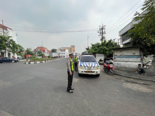 Patroli Harkamtibmas Polsek Pabean Cantikan di Kawasan Kembang Jepun, Arus Lalin Lancar