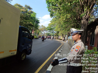 Patroli dan Penindakan Rambu Larangan di Jalan Kalianak dan TL Karang Tembok oleh Satlantas Polres Pelabuhan Tanjung Perak