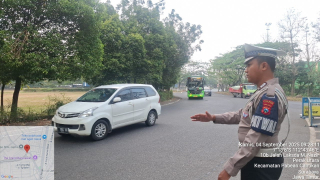Satlantas Polres Pelabuhan Tanjung Perak Gelar Patroli, Pengaturan, dan Pemantauan Arus Lalu Lintas Pagi di Sejumlah Titik Rawan Kemacetan