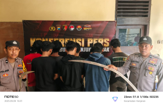 Polres Tanjung Perak Amankan Remaja Kelompok Gangster SSTB dan All Star yang Terlibat Bentrokan di Kalilom Lor Surabaya.