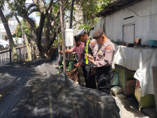 Patroli Harkamtibmas Polsek Semampir Di Kampung Tangguh Sidotopo