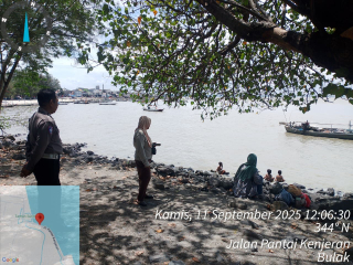 Patroli Polsek Kenjeran di Sepanjang Pantai Batu-Batu