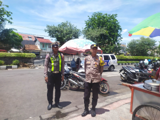 Patroli Polsek Semampir Antisipasi Kerawanan Di Depan Pintu Masuk Ampel