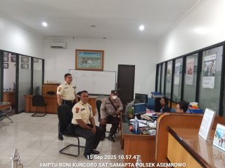 Polsek Asemrowo Laksanakan Patroli Dialogis Bersama Karyawan Bank Panin Antisipasi Gangguan Kamtibmas