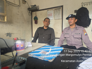 Personil Polsek Asemrowo Laksanakan Patroli Pemantauan di Kawasan Pergudangan Margomulyo Permai untuk Antisipasi Gangguan Kamtibmas