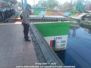Polsek Asemrowo Laksanakan Patroli Rutin di Area Balong dan Pintu Air untuk Pemantauan Debit serta Kondisi Keamanan Lingkungan