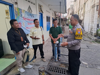 Bhabinkamtibmas Kelurahan Bongkaran Sampaikan Himbauan Kamtibmas kepada Warga untuk Tingkatkan Kewaspadaan Lingkungan