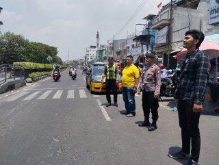 Polsek Semampir Laksanakan Patroli Harkamtibmas di Depan Pintu Masuk Ampel
