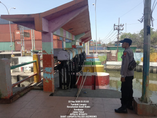 Polsek Asemrowo Patroli Objek Vital di Gudang PLN Tambak Langon