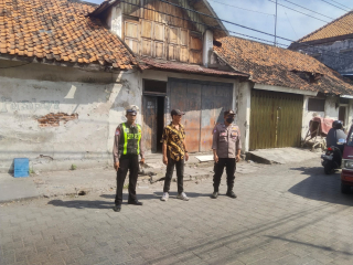 Polsek Semampir Laksanakan Patroli Harkamtibmas di Jalan Petukangan Antisipasi 3C dan Parkir Liar