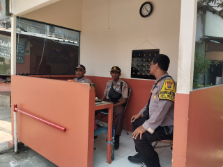 Bhabinkamtibmas Kelurahan Bulak Sambangi Perumahan Gading Indah Regency untuk Titipkan Pesan Kamtibmas