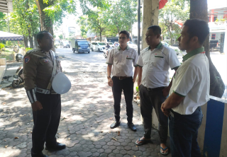 Bhabinkamtibmas Laksanakan Asistensi dan Pembinaan Program Ketahanan Pangan di Pekarangan Hidroponik Kalimas Baru