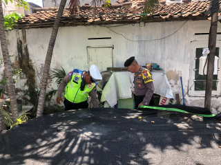 Patroli Harkamtibmas Polsek Semampir di Kampung Tangguh Sidotopo Pantau Program Ketahanan Pangan Budidaya Ikan Lele