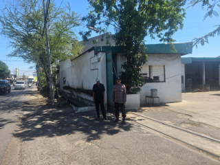 Patroli Dialogis Personel Polsek Asemrowo di Kawasan Pergudangan Dupak Rukun Tingkatkan Keamanan Lingkungan