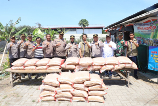 Dukung Ketahanan Pangan, Polres Pelabuhan Tanjung Distribusikan 1 Ton Jagung Hasil Panen Raya Kwartal III ke Bulog