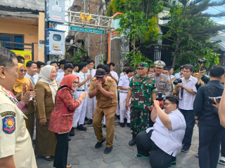 Satpol PP Goes To PAUD Bersama Bunda PAUD Kota Surabaya Digelar di Yayasan Wachid Hasyim 1, Ajak Anak Usia Dini Belajar Disiplin dan Perlindungan Diri