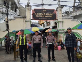 Polsek Semampir Laksanakan Patroli Harkamtibmas di Pintu Masuk Ampel untuk Antisipasi 3C dan Peziarah