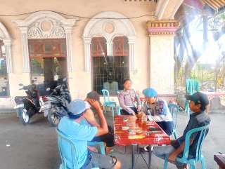 Patroli Dialogis Polsek Kenjeran di Sekitar Kenpark Wujudkan Kedekatan dengan Masyarakat