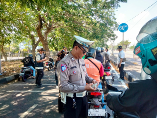 Operasi Gabungan Polsek Kenjeran dan Dispenda di Jalan H.M. Noer Berjalan Lancar