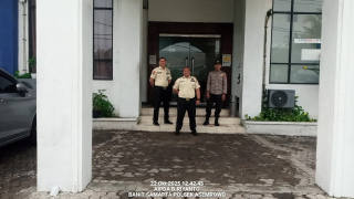Polsek Asemrowo Gelar Patroli Pemantauan Objek Vital di Area Panin Bank Tambak Langon untuk Jaga Keamanan Lingkungan