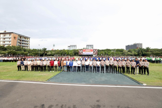 Thumbnail Polda Jatim Bersama Serikat Pekerja dan Buruh Gelar Apel Kebangsaan Jaga Stabilitas Kamtibmas Polda Jatim Bersama Serikat Pekerja dan Buruh Gelar Apel Kebangsaan Jaga Stabilitas Kamtibmas