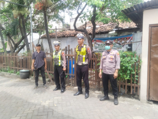 Polsek Semampir Gelar Patroli Harkamtibmas dan Pemantauan Budidaya Ikan Lele di Kampung Tangguh Sidotopo