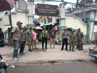Patroli Harkamtibmas Polsek Semampir Antisipasi Gangguan Keamanan di Kawasan Wisata Religi Sunan Ampel