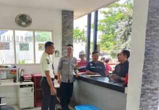 Patroli Harkamtibmas Polsek Pabean Cantikan di PT Telkomsel Kebalen Antisipasi Aksi 3 Cepu