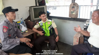 Patroli Dialogis Polsek Asemrowo di Pergudangan Kalianak Antisipasi 3C