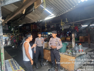 Patroli Unit Pam Obvit Sat Samapta Amankan Aktivitas UMKM Pasar Ampel