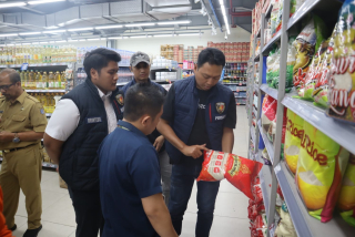 Satgas Pangan Polres Pelabuhan Tanjung Perak Intensifkan Pengawasan Bapokting Selama Nataru