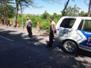 Patroli Polsek Kenjeran di Pantai Batu-Batu, Antisipasi Kerawanan 3C dan Gangguan Kamtibmas