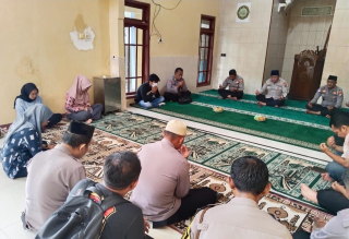 Pembinaan Rohani Anggota Polsek Kenjeran Berlangsung Khidmat di Masjid Baitul Musttaqim