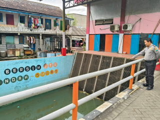 Patroli Polsek Krembangan Antisipasi 3 Cepu dan Cek Pompa Air Jalan Tanjung Sadari