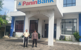 Patroli Polsek Asemrowo di Objek Vital Panin Bank Tambak Langon, Antisipasi Gangguan Kamtibmas