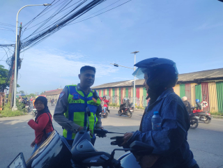 Satlantas Polres Pelabuhan Tanjung Perak Gelar Sosialisasi Tatap Muka Ops Lilin Semeru 2025