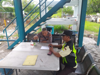 Patroli Dialogis Polsek Asemrowo di PLN Tambak Langon Antisipasi Gangguan Kamtibmas