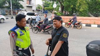 Satlantas Polres Pelabuhan Tanjung Perak Gelar Sosialisasi Tatap Muka Ops Lilin Semeru 2025